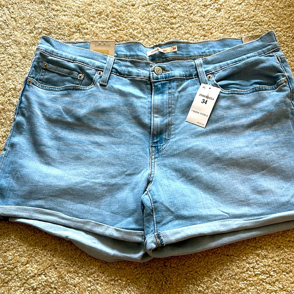 NWT Levi's Women's Mid-Length Light Denim Shorts Size 34 / 18